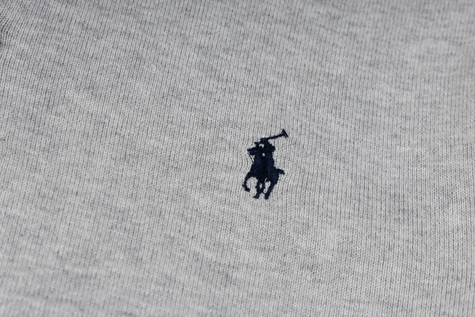 P206 Style number: R07 Ralph Lauren knitted pony embroidered lapel polo shirt three-button pullover open chest long-sleeved sweater. Official website synchronized. Same style for men and women. Classic cotton yarn. 100% white cotton. High-quality goods. Classic style has always been very popular! The workmanship details are very good! The simple lapel polo pullover sweater is always the standard, with classic brand embroidery on the chest! All major stars have the same style! Best for couples. High quality goods! Xinjiang cotton micro-elastic and smooth fabric is of great quality. Pure cotton is soft and skin-friendly. Color #White Blue Gray Dark Gray Khaki Military Green Navy White Label Navy Blue Red Label Black Red Label Black White Label Pink Size#S M L